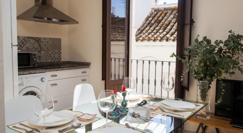 Sevilla Q&Q Cathedral Suites 4-Star Hotel room