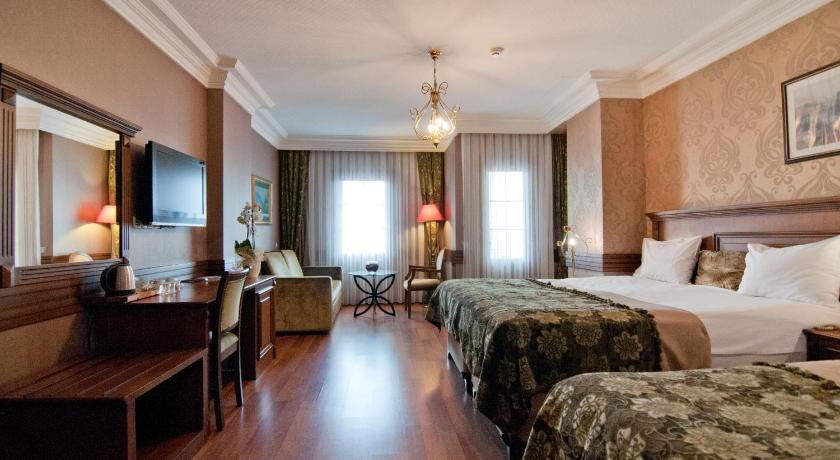 Image of Superior Triple Room 0
