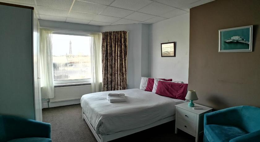 Image of Quadruple Room with Bath 0