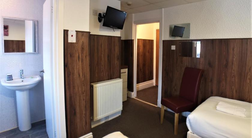 Image of Triple Room with Shower 1