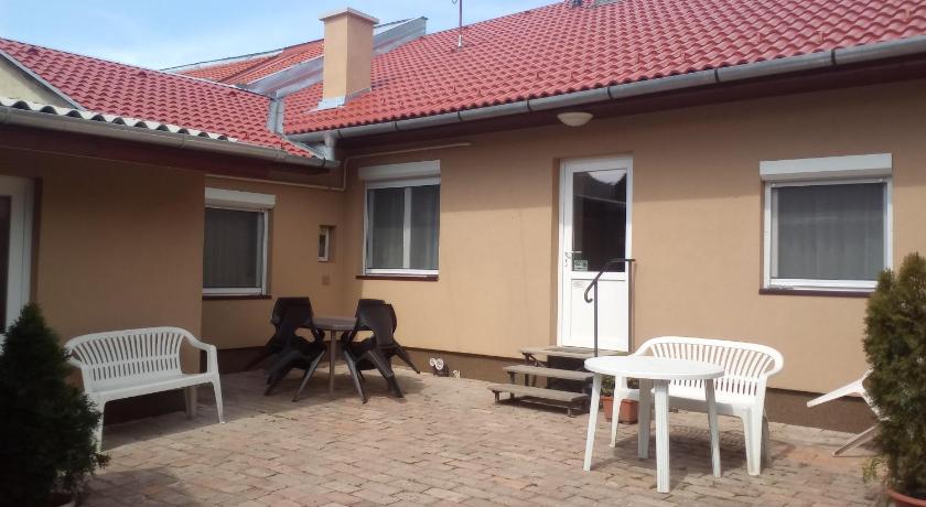 START Apartmanok — Hotel in Pecs