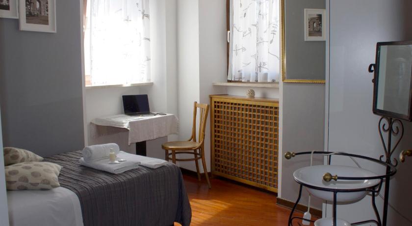 Image of Single Room with Shared Bathroom 3