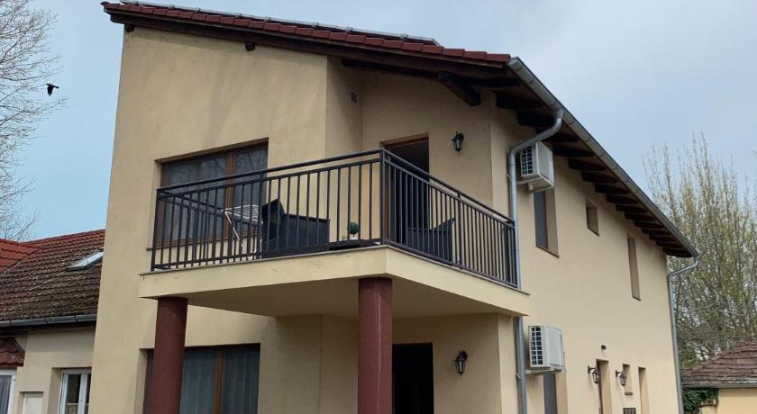 Balaton Apartmanhaz — Hotel in Siofok