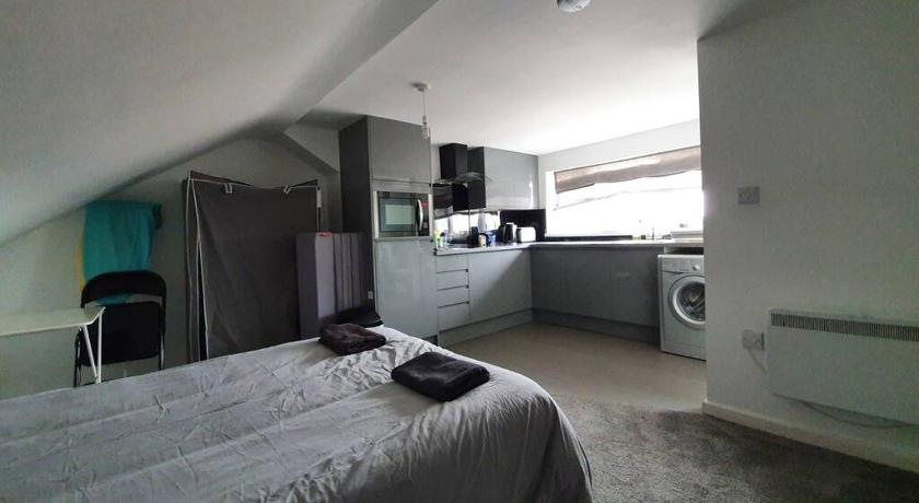 2nd floor Comfy Swindon Centre - Loft Studio — Hotel in Swindon