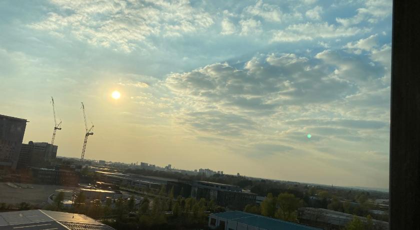 1 bedroom lovely apartment in Salford quays free street parking subject to availability photo