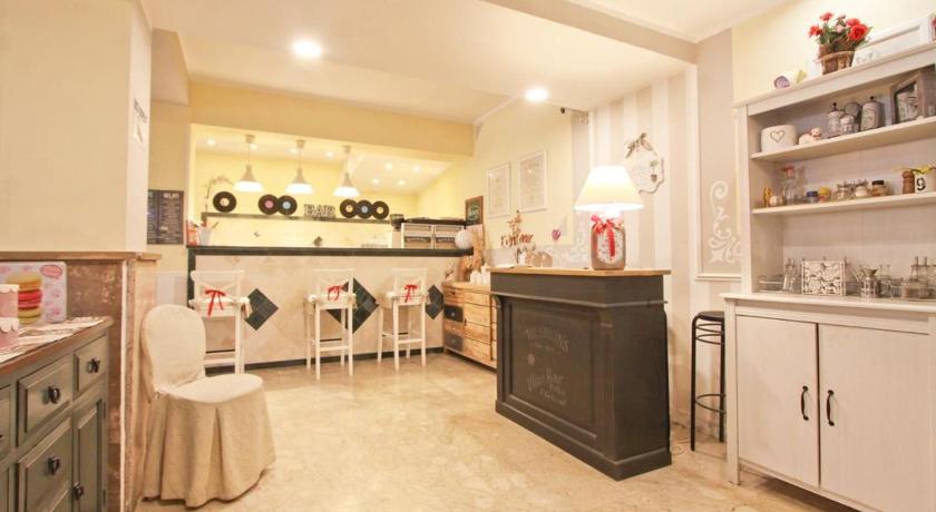 a kitchen filled with lots of furniture and appliances, Hotel La Maison Delle Terme in Tivoli