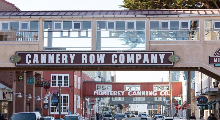 Holiday Inn Express Monterey - Cannery Row