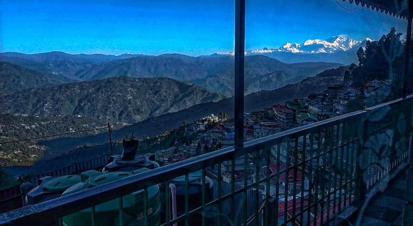 White peak Homestay photo