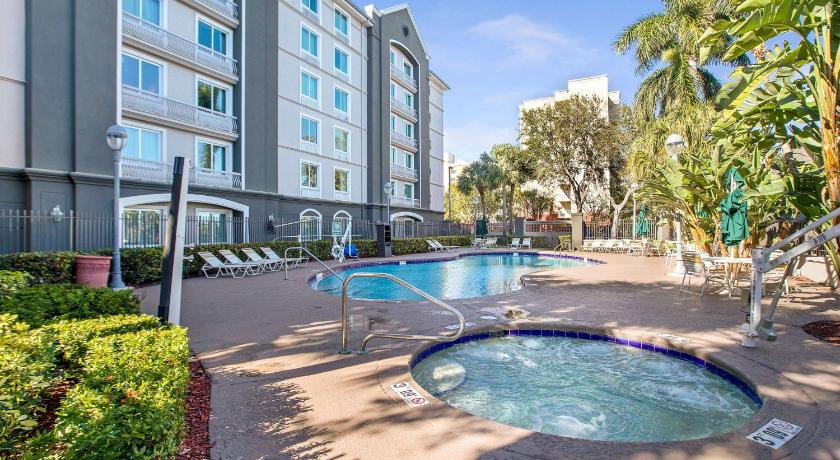 La Quinta Inn & Suites by Wyndham Ft. Lauderdale Airport