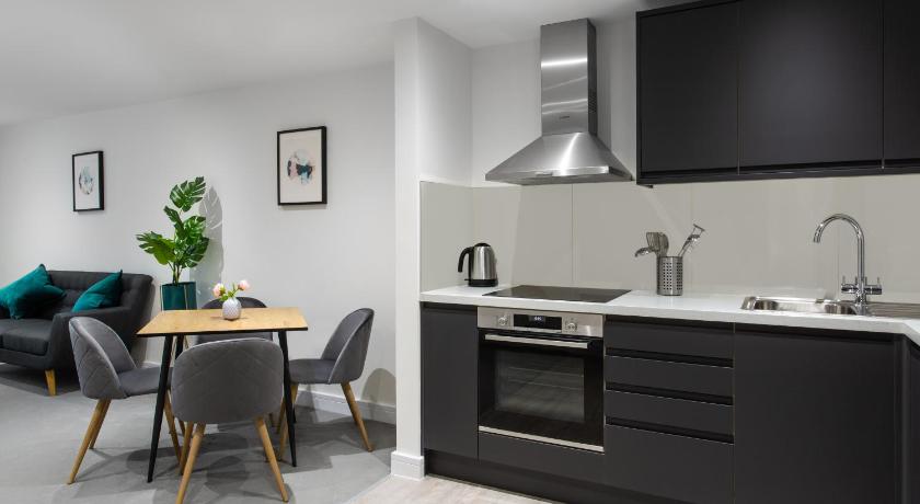 Queen's Park by Viridian Apartments - image 4