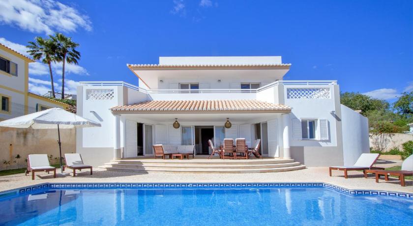 Ferreiras Clube Albufeira Garden Village 4-Star Hotel lobby