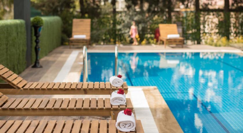 Elanis Suites Hotel