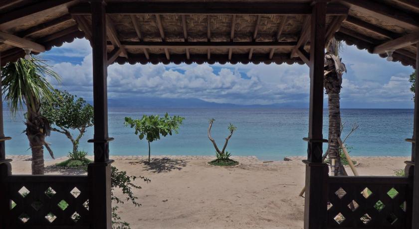 Blue Harbor Beachfront Villas & Resto photo