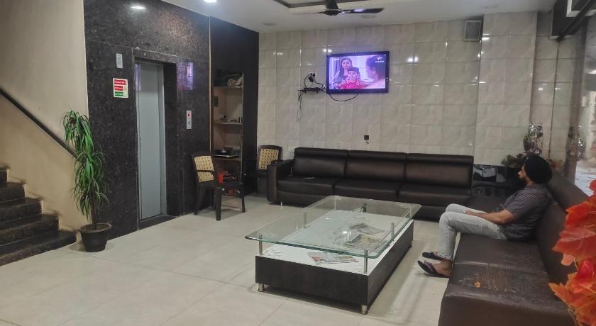 Hotel Raj Tirath Niwas photo