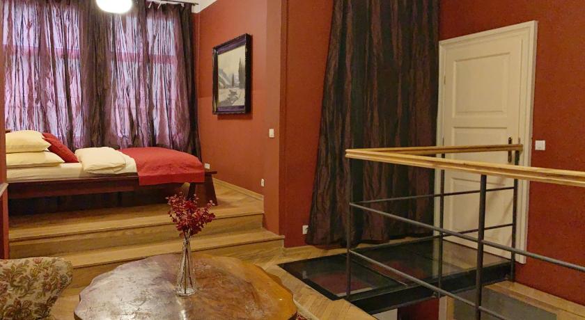 Image of Deluxe Double Room with Bath 3