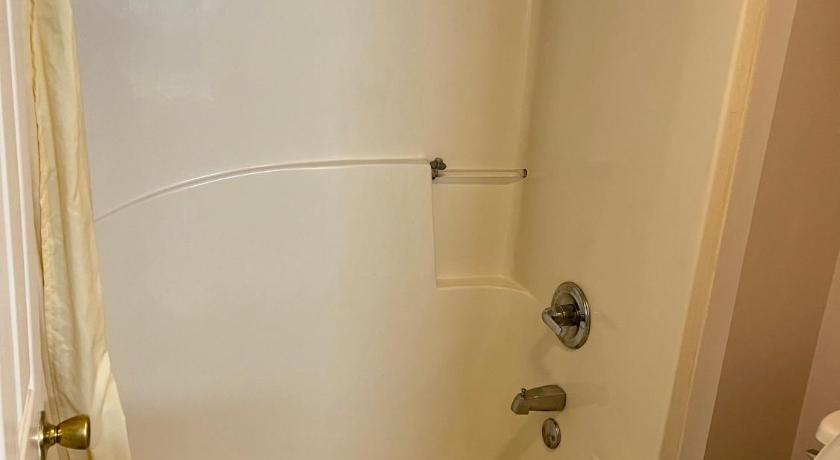 Pin Oak Parkway Inn photo
