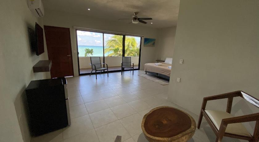 Cuxos Hotel Beachfront photo
