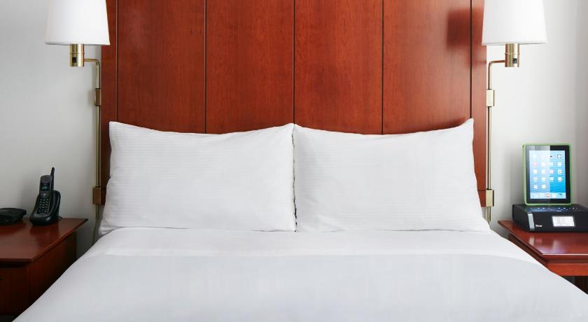 Club Quarters Hotel, Wacker at Michigan