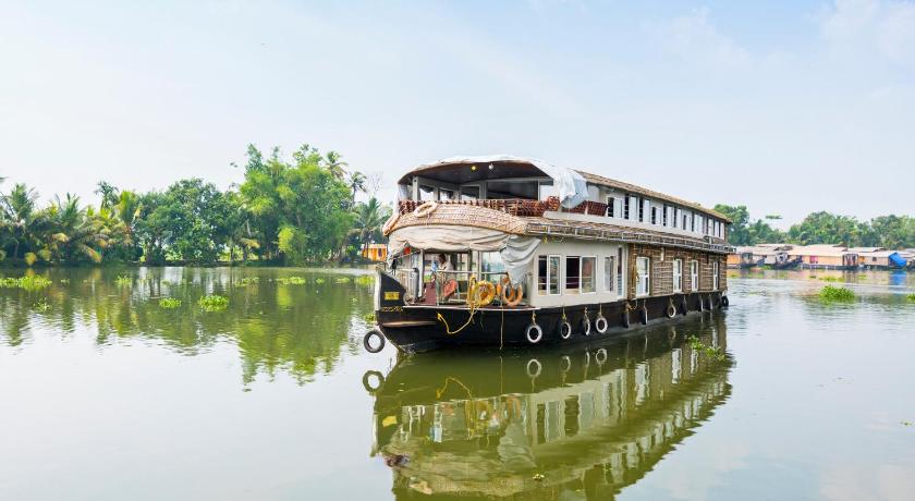 OYO 24611 Houseboat Water Cruise Sharing