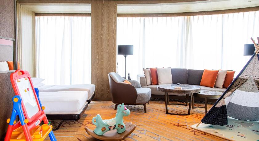 Image of Family Suite (king+twin) 2
