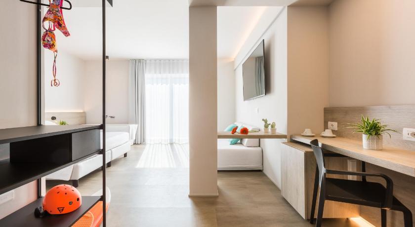 Image of Superior Queen Room with Spa Access 1