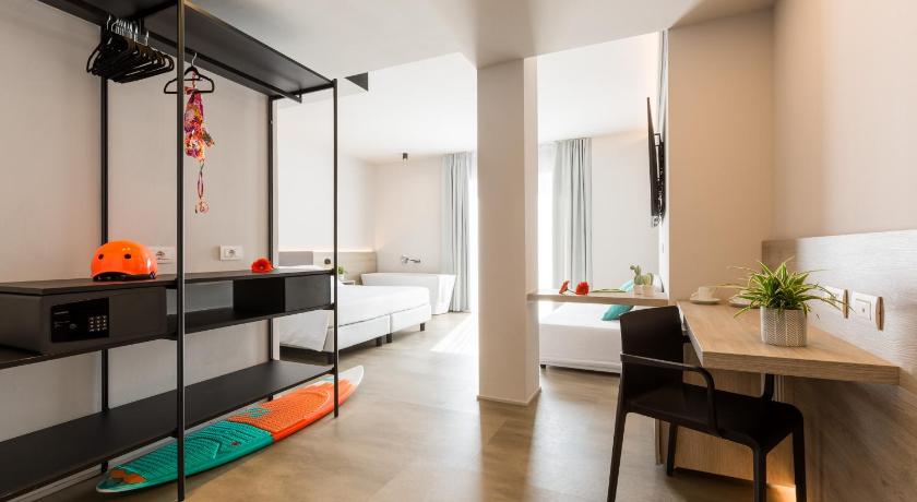 Image of Superior Queen Room with Spa Access 5