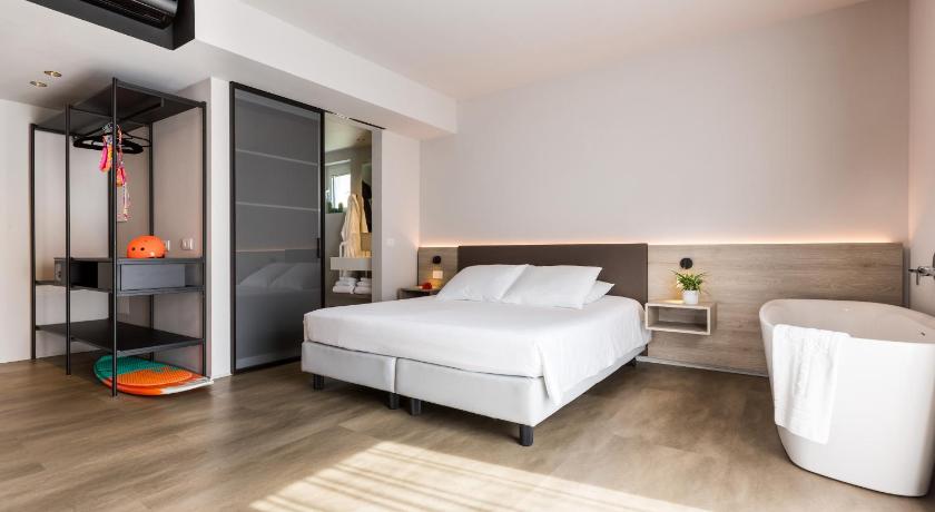 Image of Superior Queen Room with Spa Access 0