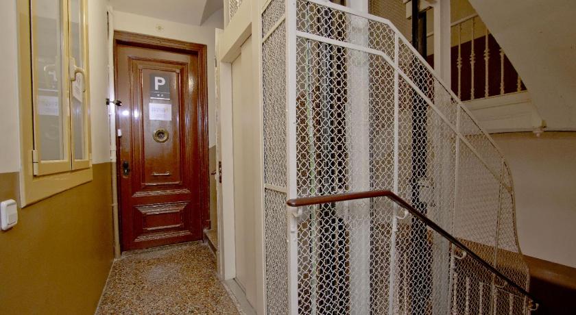 Barcelona City Centre Hostal photo