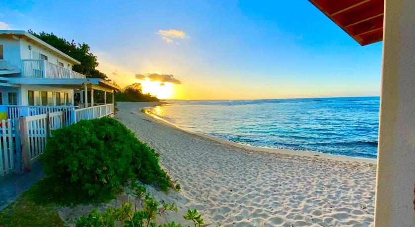 Mokuleia (HI) Mokule'ia Beach Houses at Owen's Retreat 4-Star Guesthouse exterior