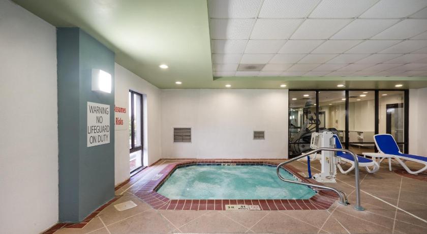 Holiday Inn Express Hotel & Suites Louisville East