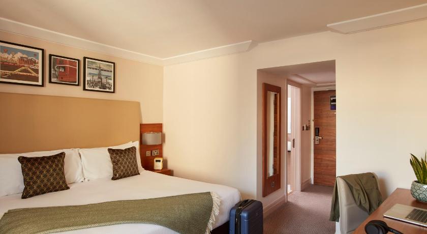 Image of Deluxe King Room 3