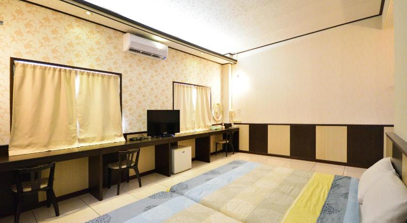 Image of Quadruple Room 9