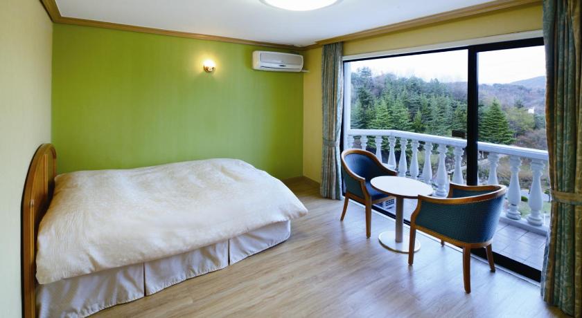 a room with a bed, a chair, and a window, Hanwha Resort Baegam Spa in Uljin-gun