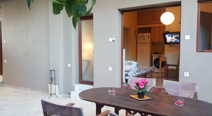 Quite House with garden and barbecue photo