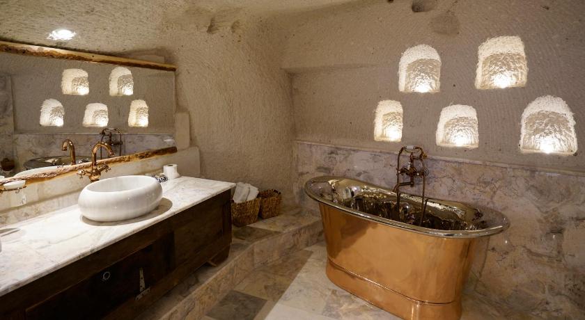 Artemis Cave Suites