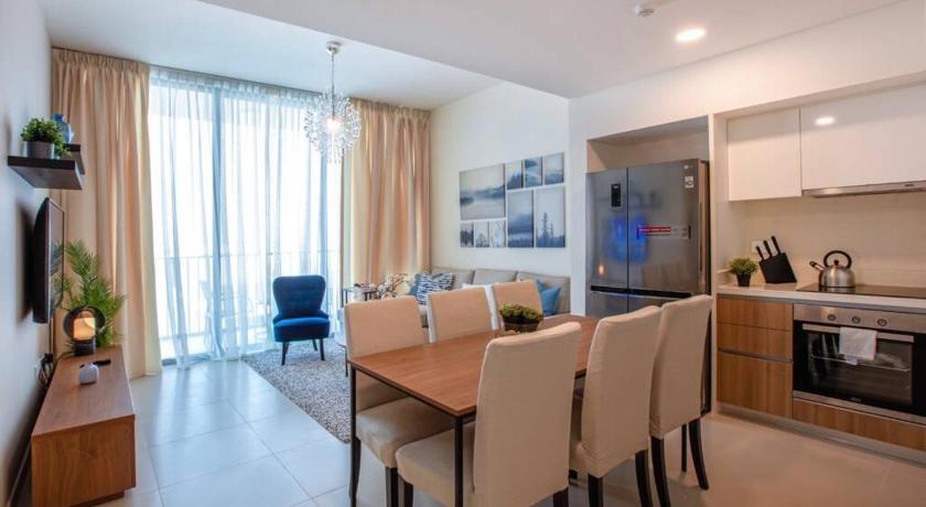 Luxury 2 Bd Aprt in Bahrain, for Families Only, with OSN, Netflix, high speed internet, and pool photo