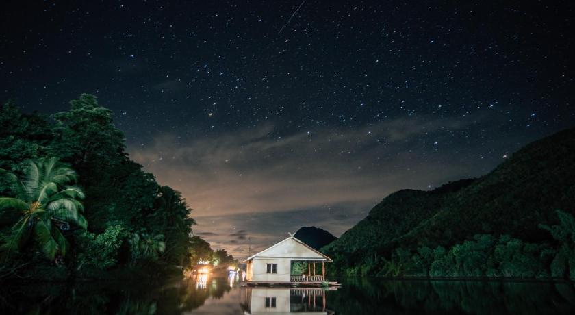 カンチャナブリ ชอว์ งาทอง รีสอร์ต Chor Ngar Thong Erawan Kanchanaburi 3つ星 ホテル プール