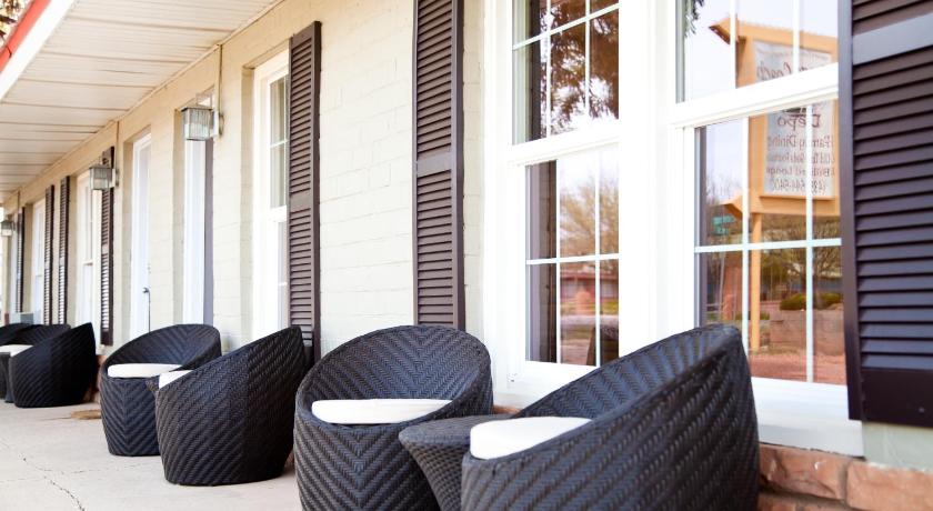 The Flagstone Boutique Inn & Suites photo