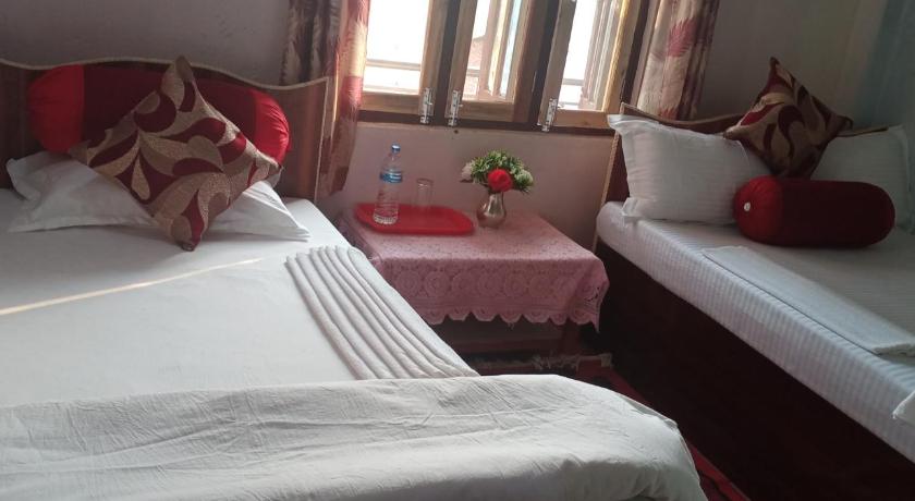 Unique Hotel and Lodge - Pleasure of Homely Stay - photo