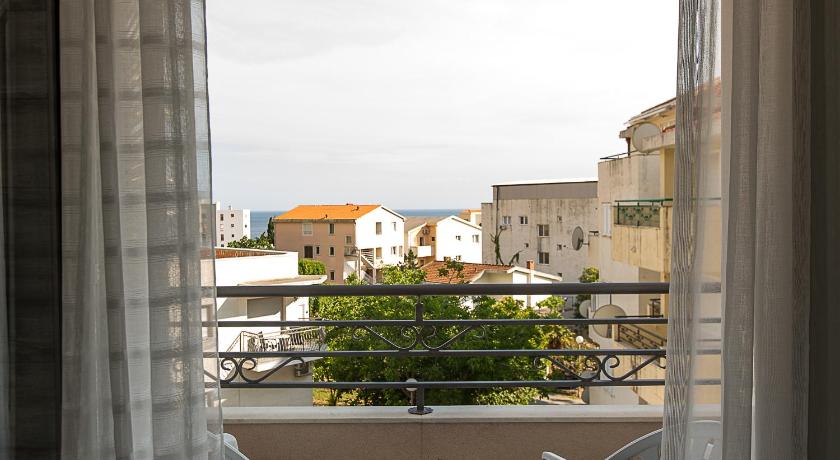 Apartments Alesia Becici photo