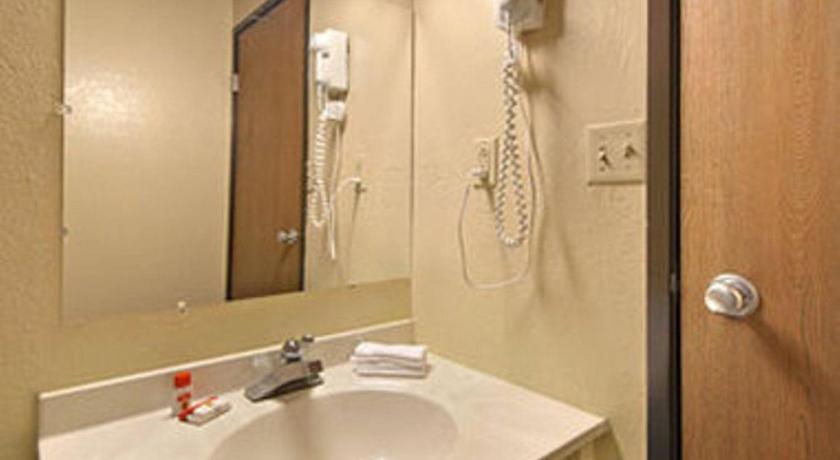 Super 8 By Wyndham Ruther Glen Kings Dominion Area photo