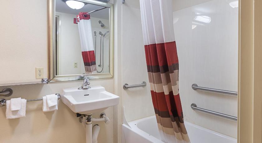 Red Roof Inn Detroit - Farmington Hills photo