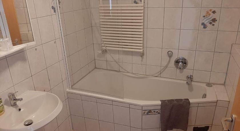 Gastehaus B & B27 und Pension Waldhorn photo