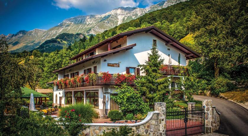 Tourist Farm Kranjc — Hotel in Kobarid