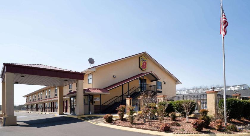 Super 8 By Wyndham Cleveland photo