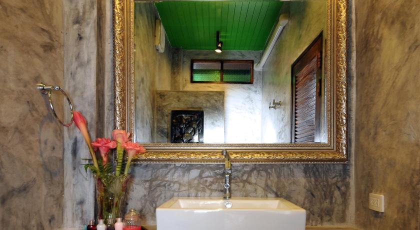 Image of Junior Suite with Canal View 16