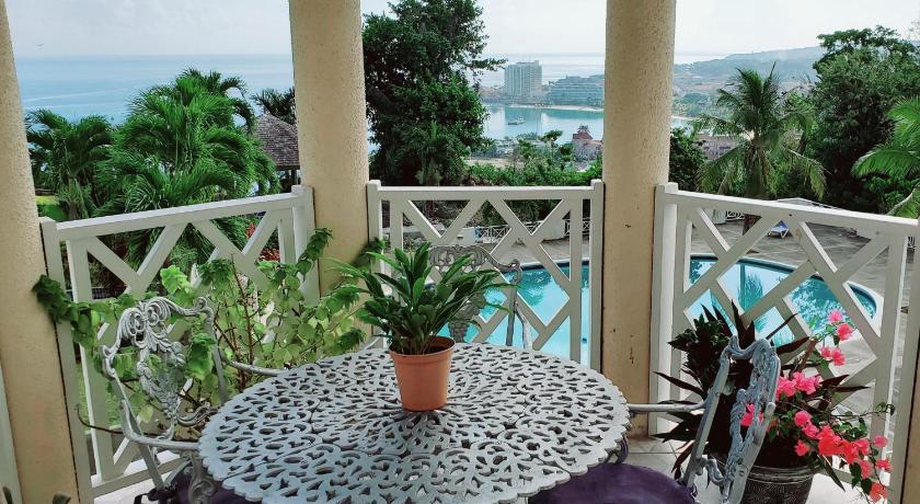 Blue Topaz — Hotel in Ocho Rios