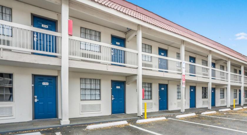 Motel 6-Dallas, TX - Market Center