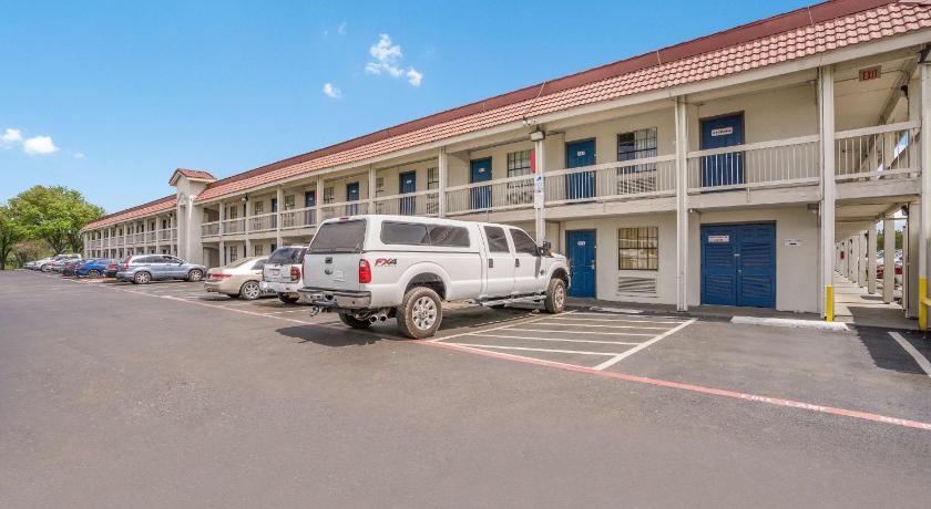 Motel 6-Dallas, TX - Market Center