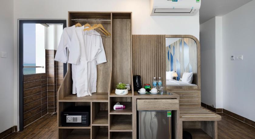 デラックス　トリプルルーム　シービュー (Deluxe Triple Room with Sea View)の画像 1